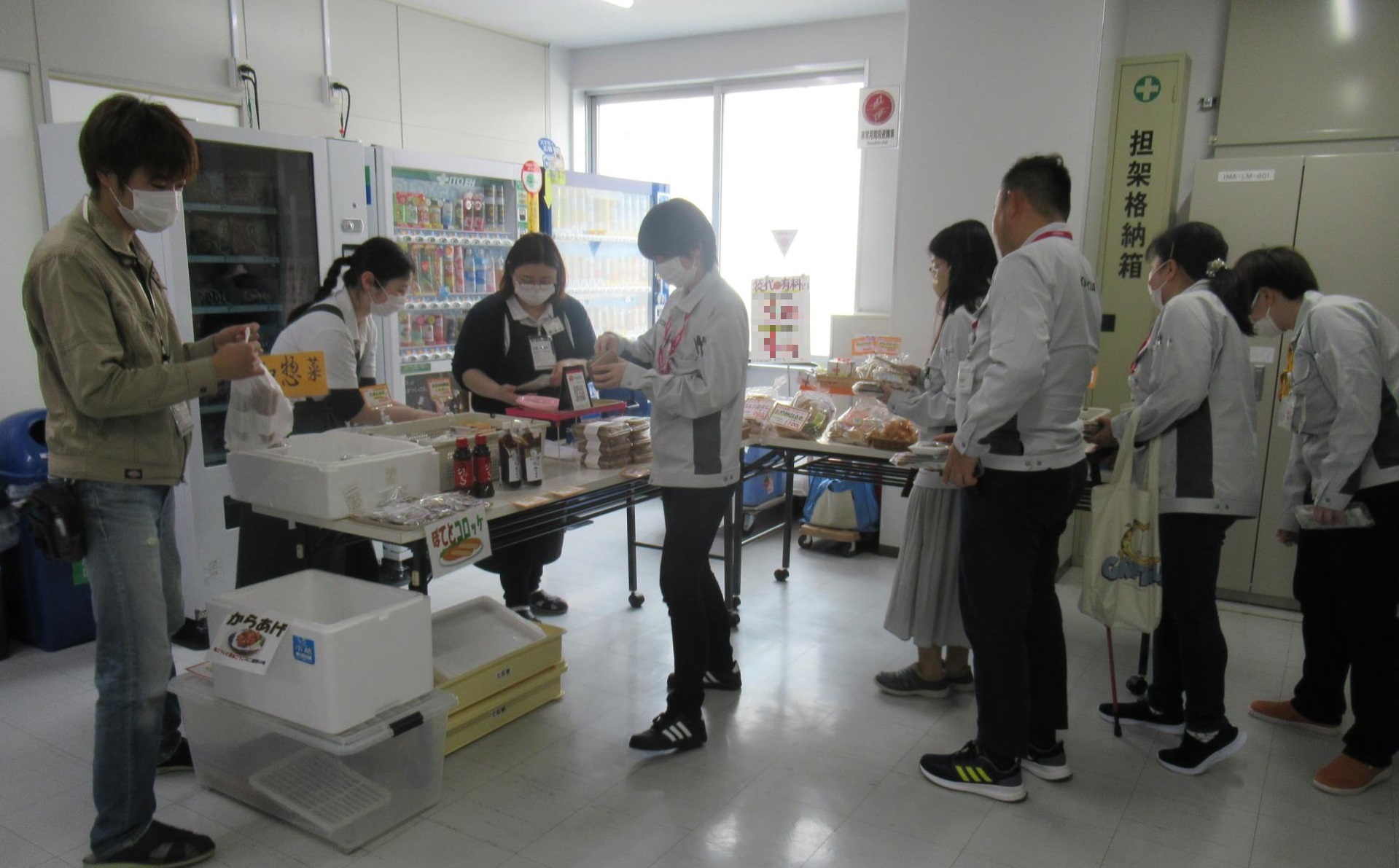 社会福祉施設の皆さんによる　お菓子＆パン販売会